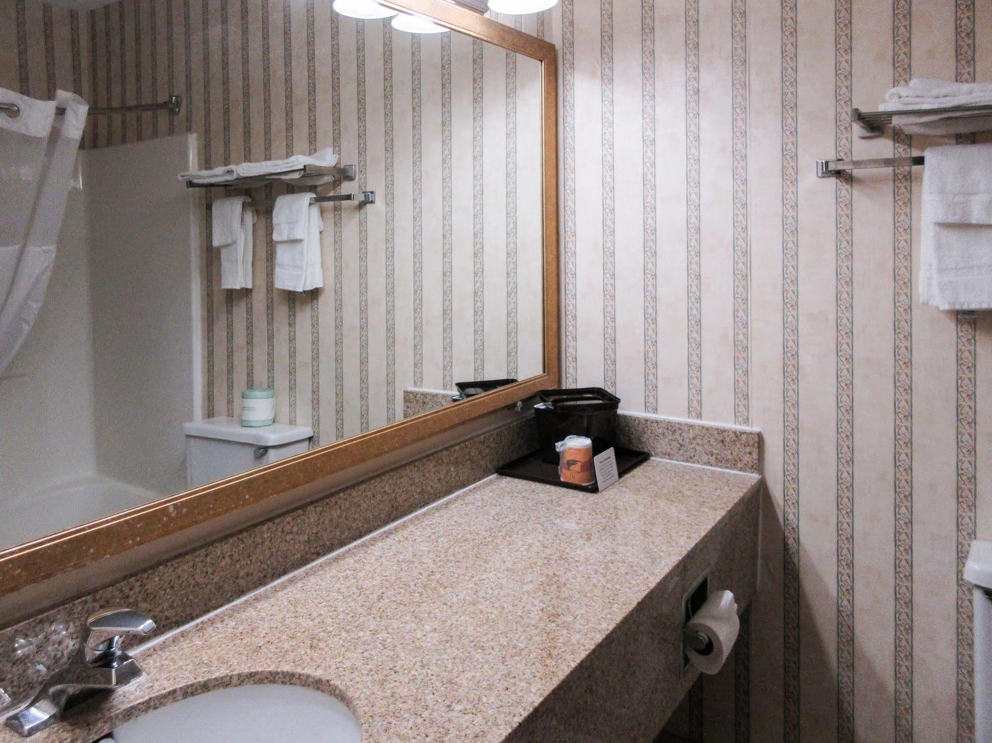Quality Inn Fairborn Exterior foto